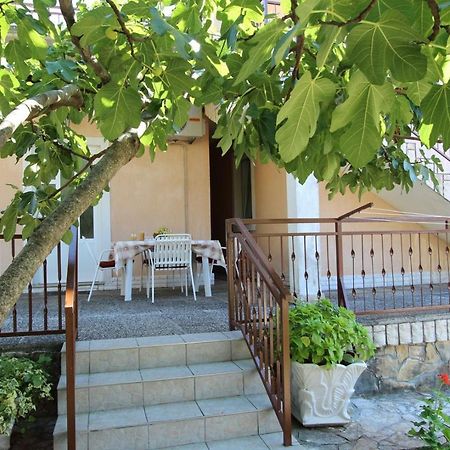 Apartments Grzetic Малинска Экстерьер фото