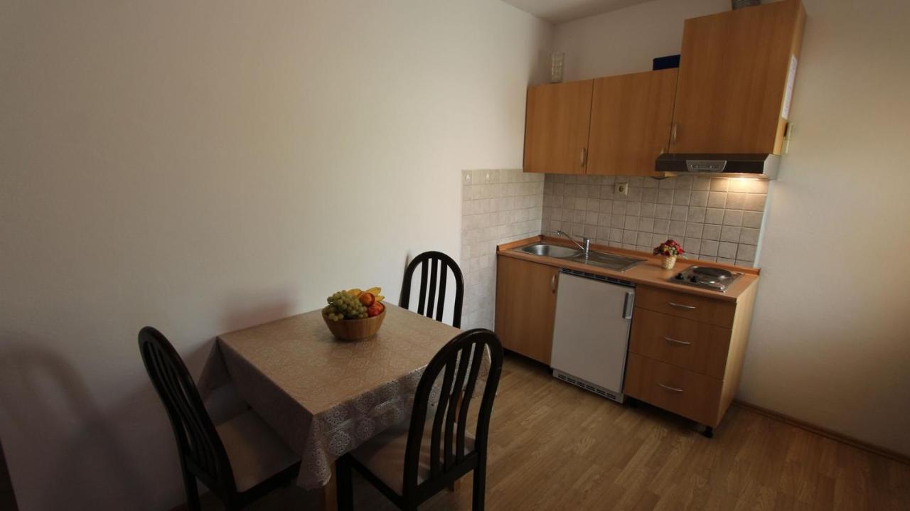 Apartments Grzetic Малинска Экстерьер фото