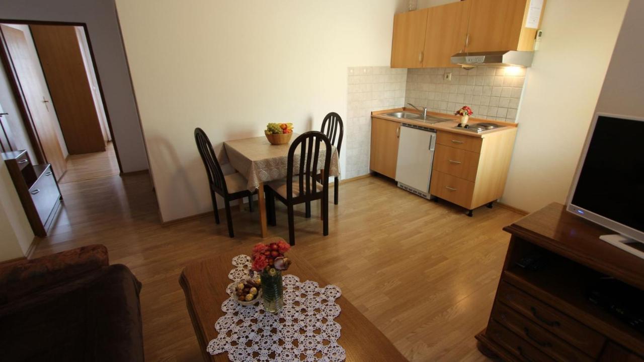 Apartments Grzetic Малинска Экстерьер фото
