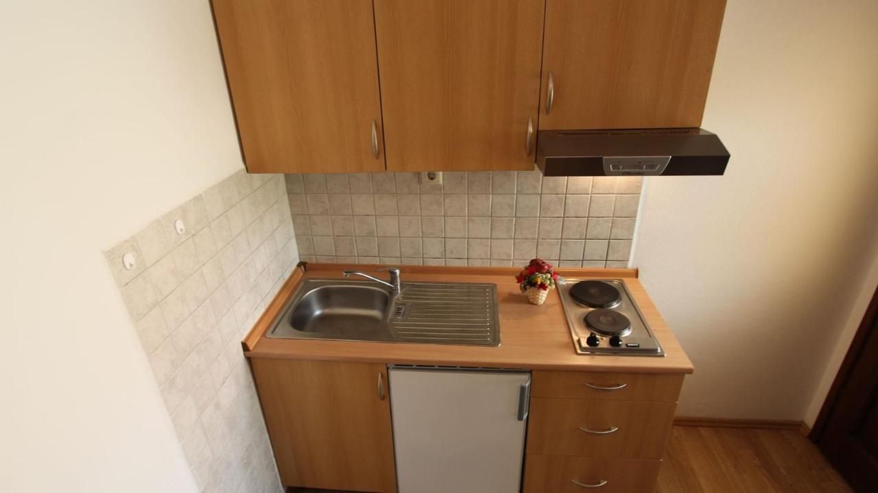 Apartments Grzetic Малинска Экстерьер фото